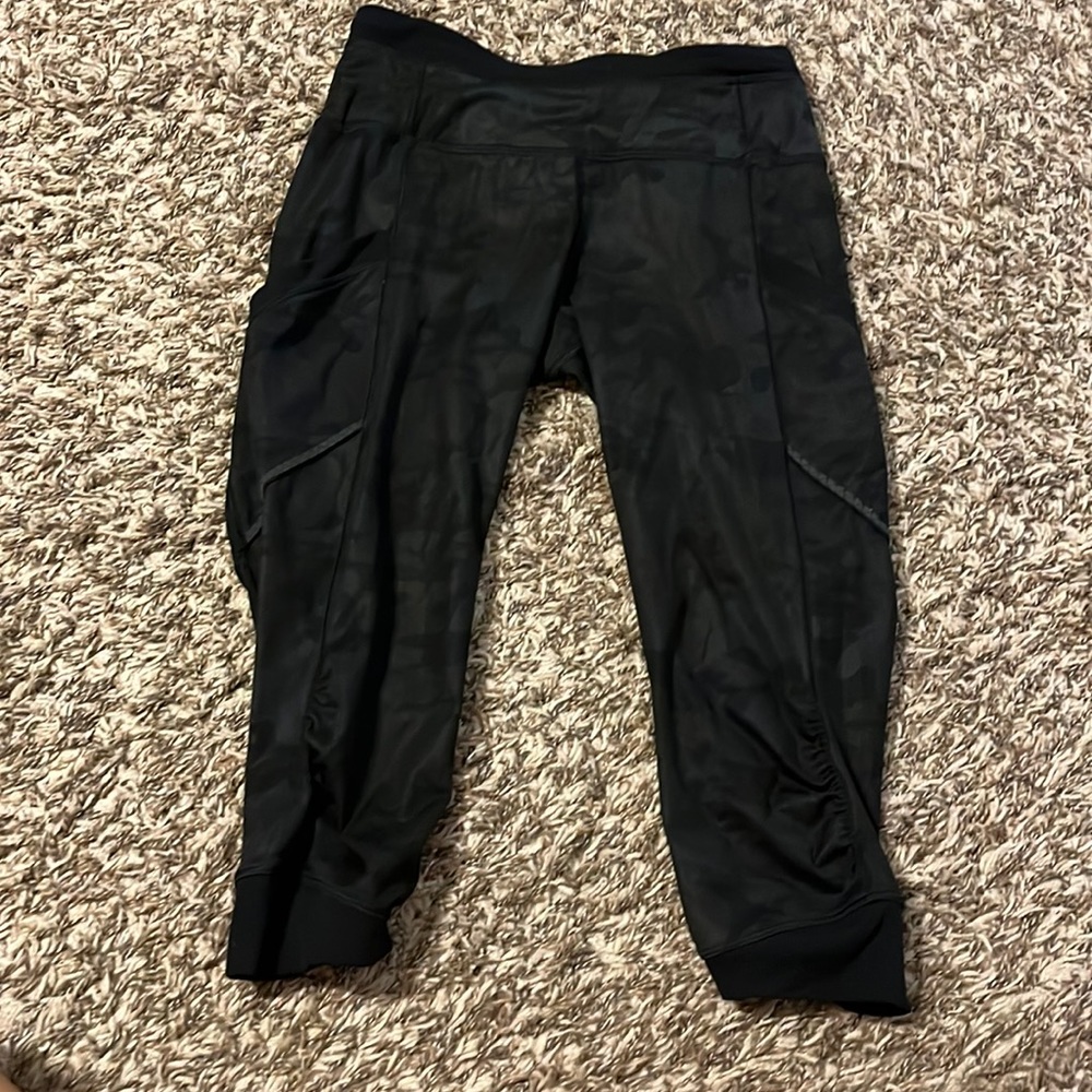 Cropped camo lulu leggings